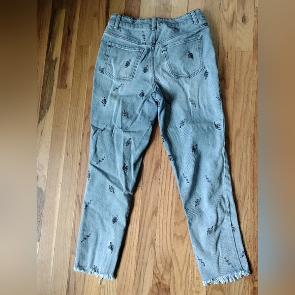 Tinseltown Light Blue Ankle Jeans with Black Embroidery Snak Design - Picture 6 of 8